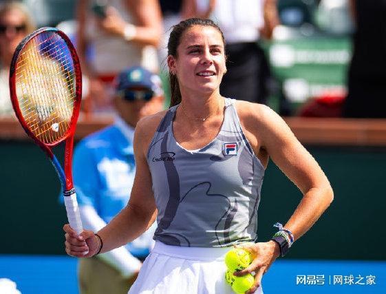 受采访时直 受采访时直